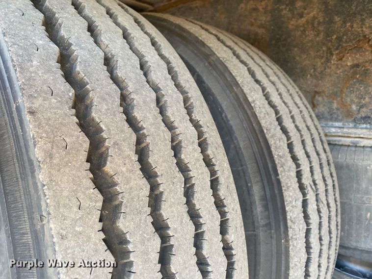 image for item JW9342 2014 Trail King TK80HT-533  drop deck equipment trailer