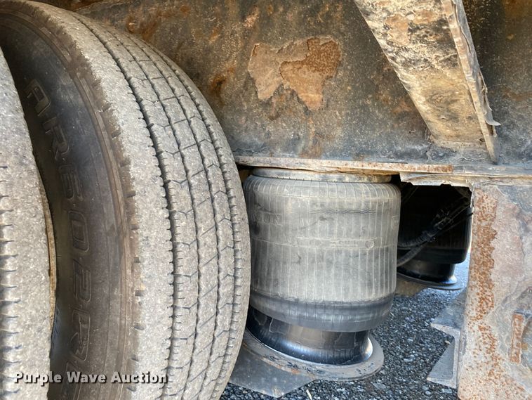 image for item JW9342 2014 Trail King TK80HT-533  drop deck equipment trailer