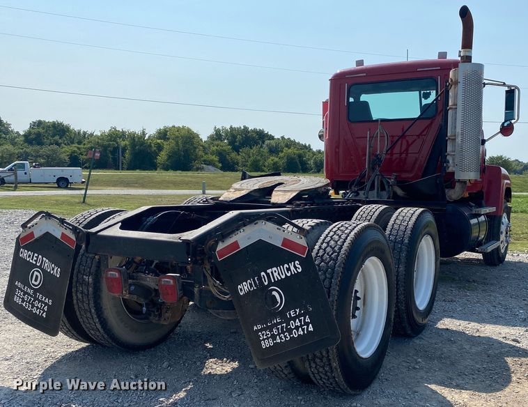 image for item JW9422 2008 Mack CHU613  semi truck