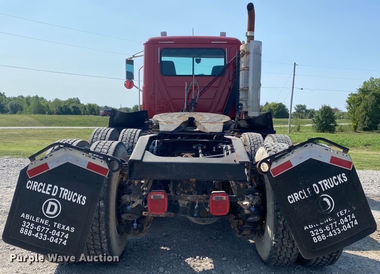 image for item JW9422 2008 Mack CHU613  semi truck