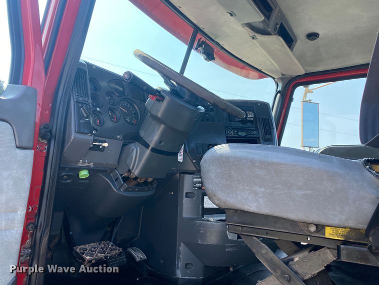 image for item JW9422 2008 Mack CHU613  semi truck