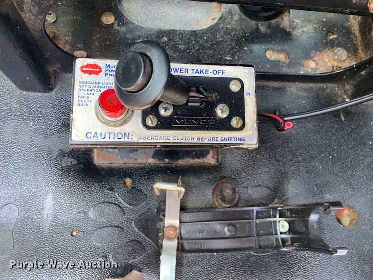 image for item JW9422 2008 Mack CHU613  semi truck