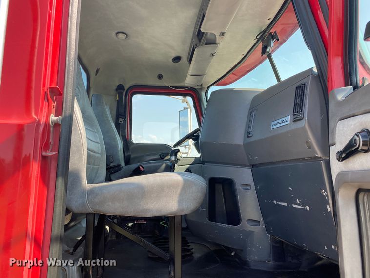 image for item JW9422 2008 Mack CHU613  semi truck