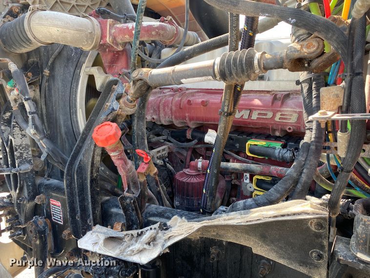 image for item JW9422 2008 Mack CHU613  semi truck