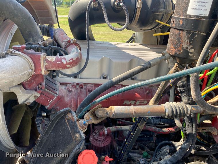 image for item JW9422 2008 Mack CHU613  semi truck