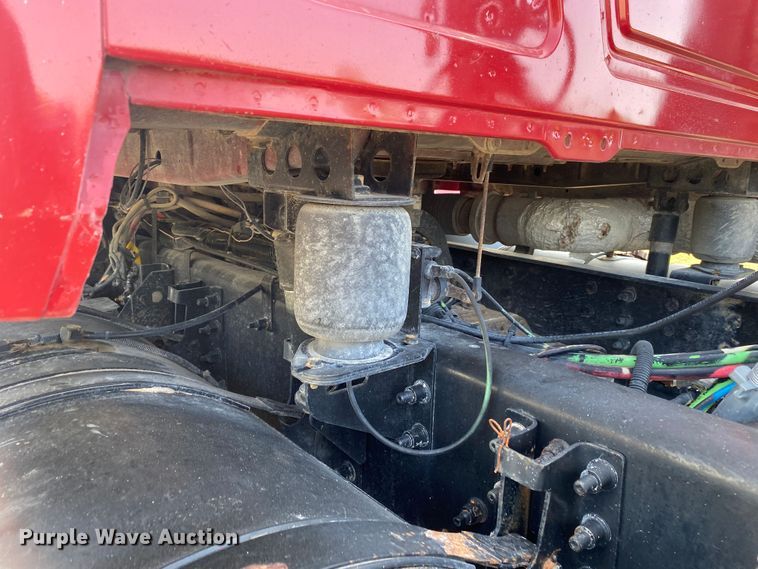 image for item JW9422 2008 Mack CHU613  semi truck