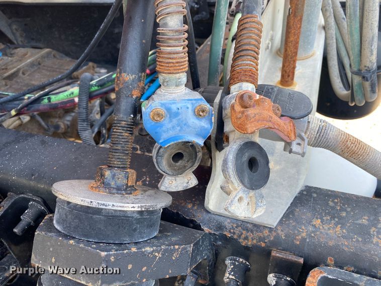 image for item JW9422 2008 Mack CHU613  semi truck