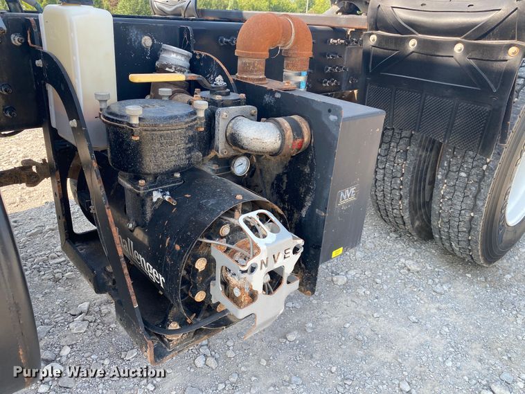 image for item JW9422 2008 Mack CHU613  semi truck