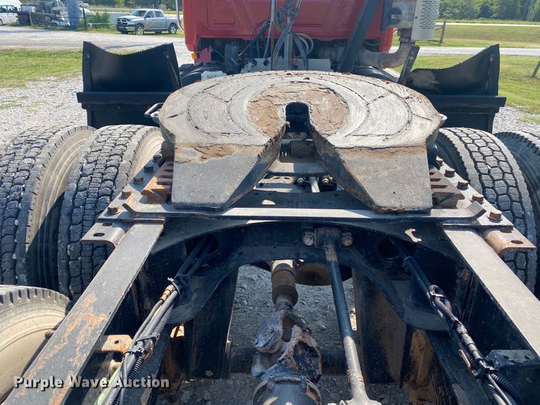 image for item JW9422 2008 Mack CHU613  semi truck