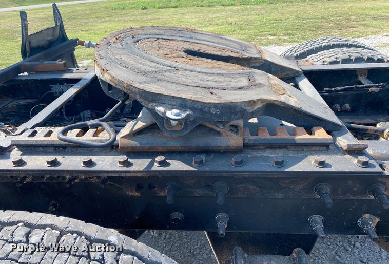 image for item JW9422 2008 Mack CHU613  semi truck