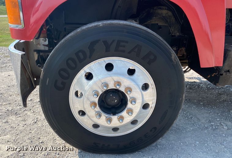 image for item JW9422 2008 Mack CHU613  semi truck