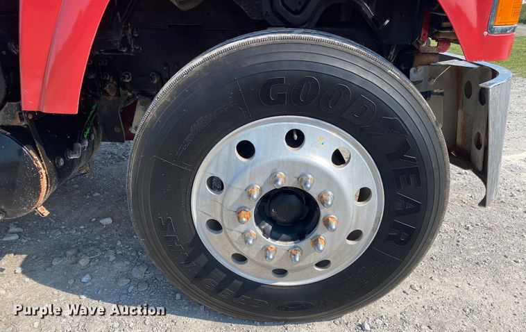 image for item JW9422 2008 Mack CHU613  semi truck