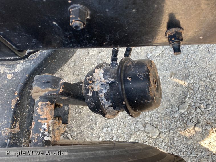 image for item JW9422 2008 Mack CHU613  semi truck