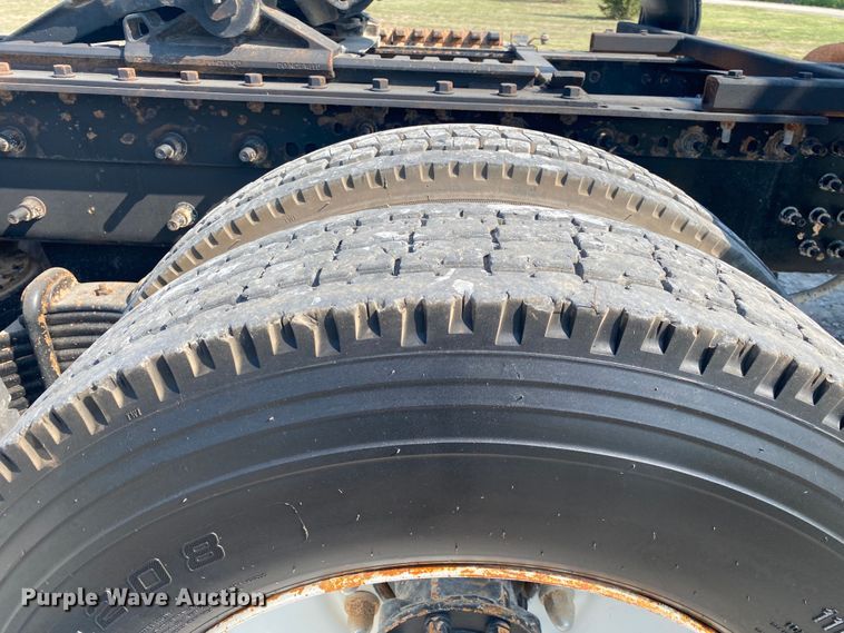 image for item JW9422 2008 Mack CHU613  semi truck