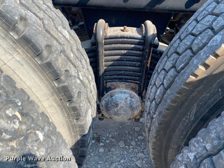 image for item JW9422 2008 Mack CHU613  semi truck