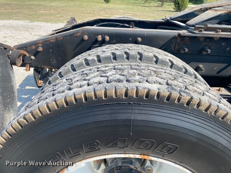 image for item JW9422 2008 Mack CHU613  semi truck