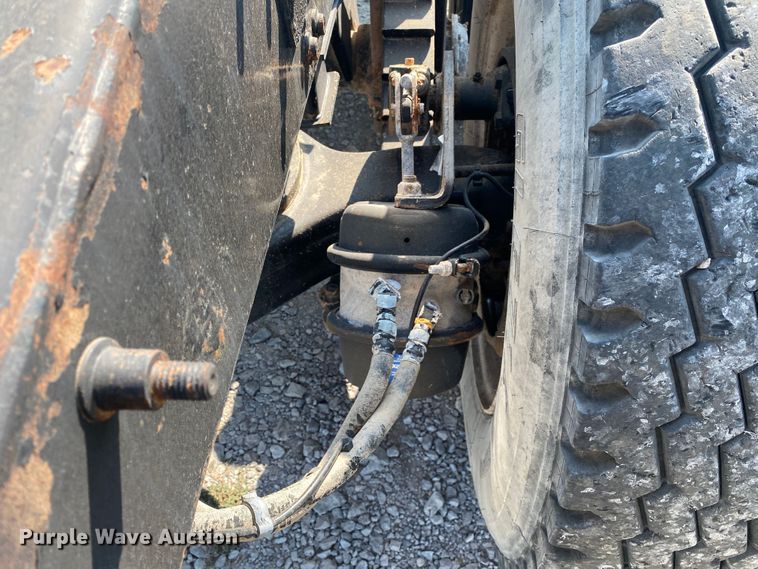 image for item JW9422 2008 Mack CHU613  semi truck