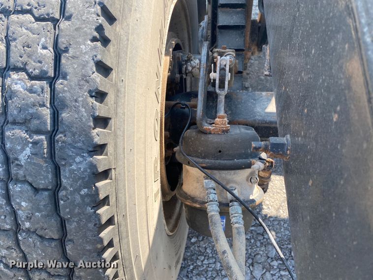 image for item JW9422 2008 Mack CHU613  semi truck