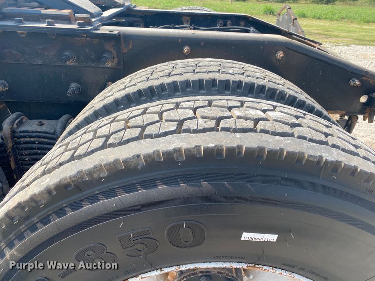 image for item JW9422 2008 Mack CHU613  semi truck