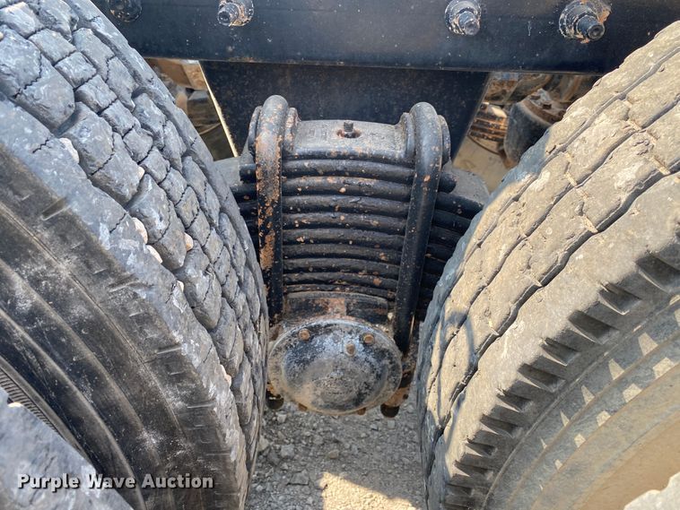 image for item JW9422 2008 Mack CHU613  semi truck