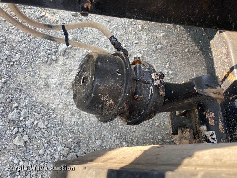 image for item JW9422 2008 Mack CHU613  semi truck