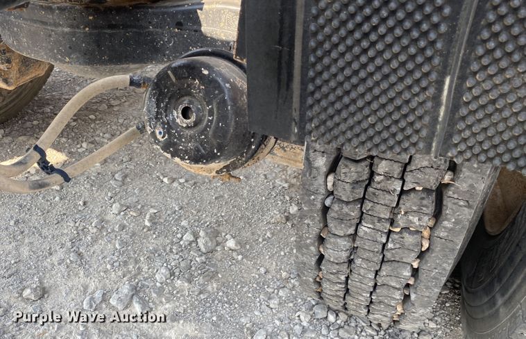 image for item JW9422 2008 Mack CHU613  semi truck