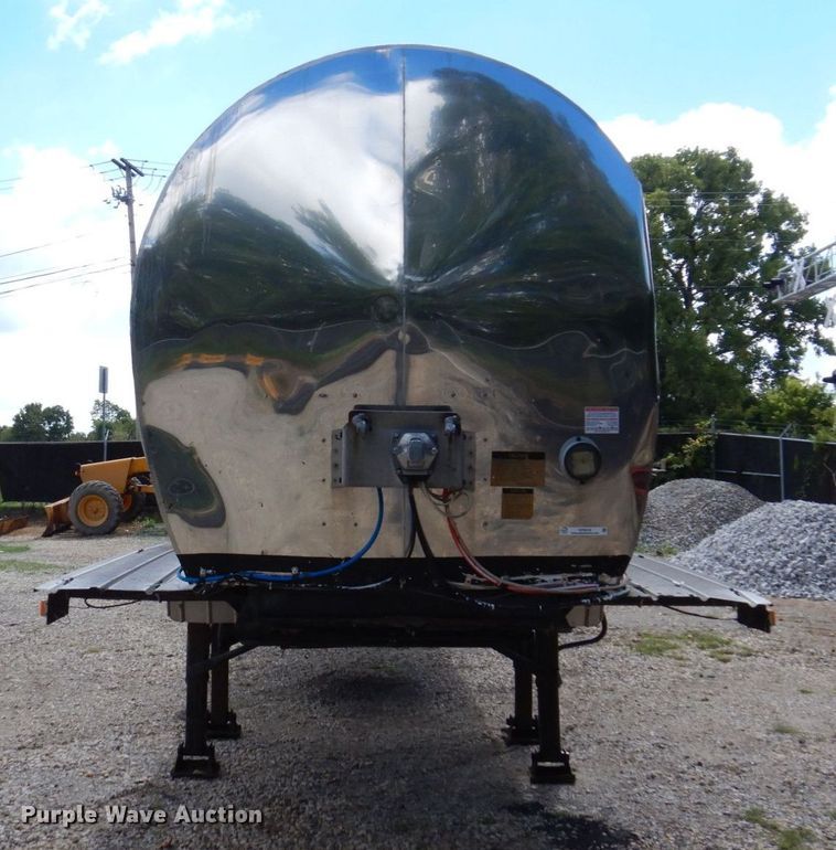 image for item KF9518 1978 Fruehauf  tank trailer