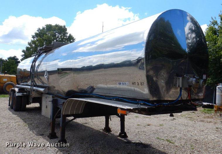 image for item KF9518 1978 Fruehauf  tank trailer