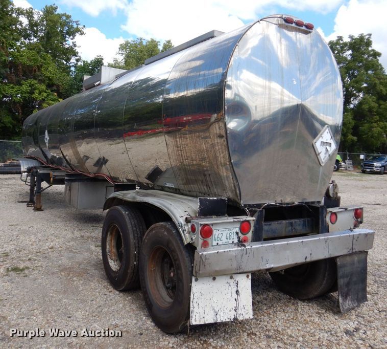 image for item KF9518 1978 Fruehauf  tank trailer