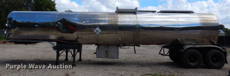 image for item KF9518 1978 Fruehauf  tank trailer