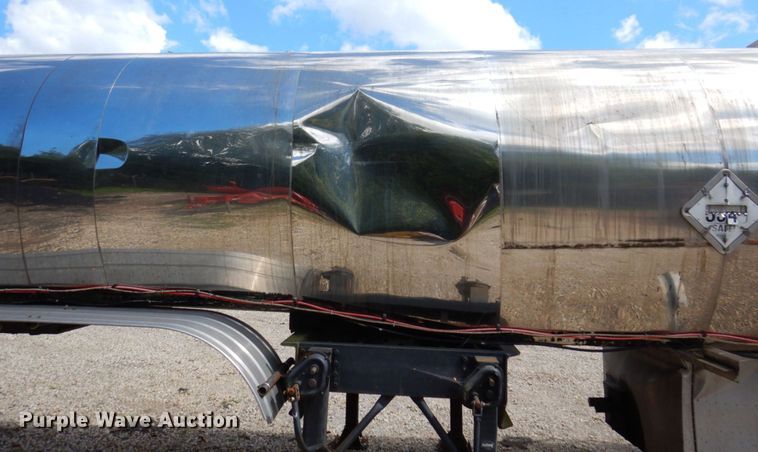 image for item KF9518 1978 Fruehauf  tank trailer