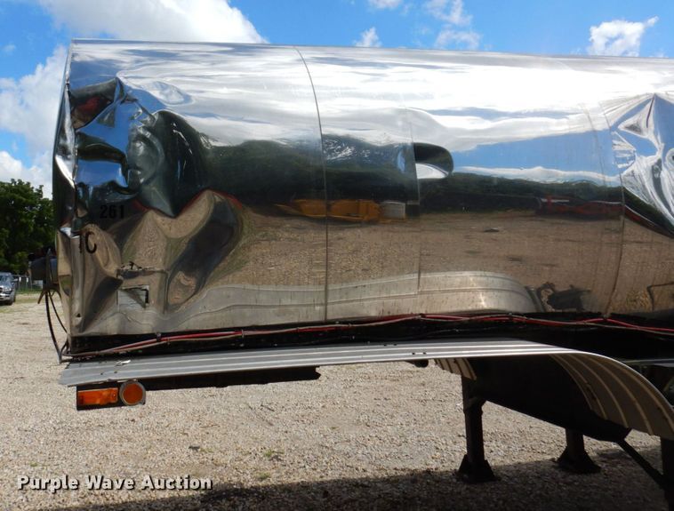 image for item KF9518 1978 Fruehauf  tank trailer