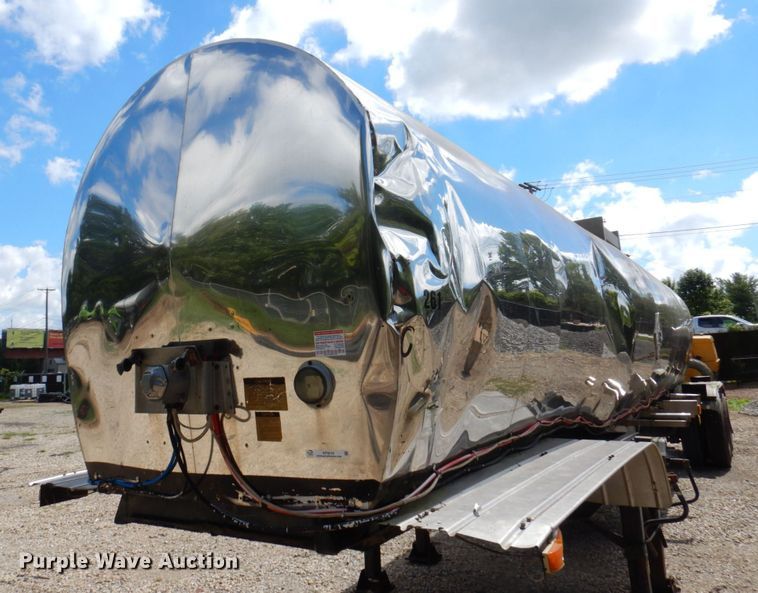 image for item KF9518 1978 Fruehauf  tank trailer