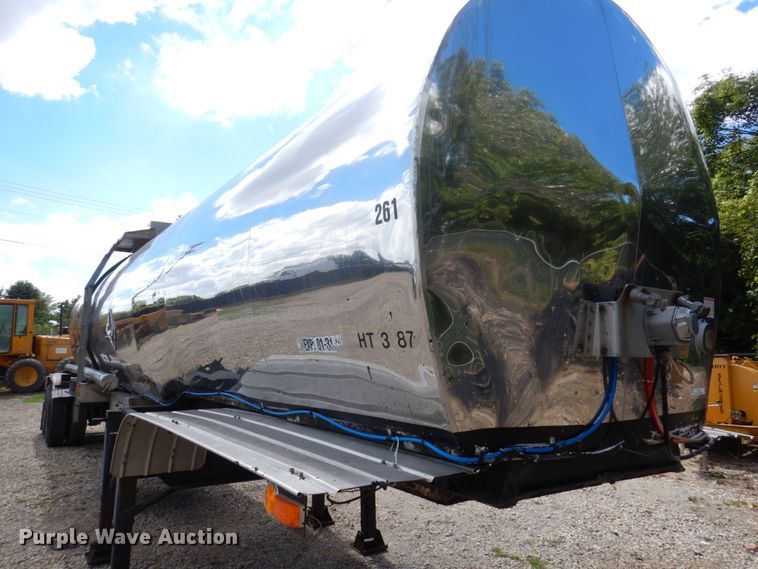 image for item KF9518 1978 Fruehauf  tank trailer