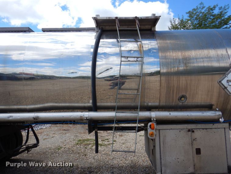 image for item KF9518 1978 Fruehauf  tank trailer