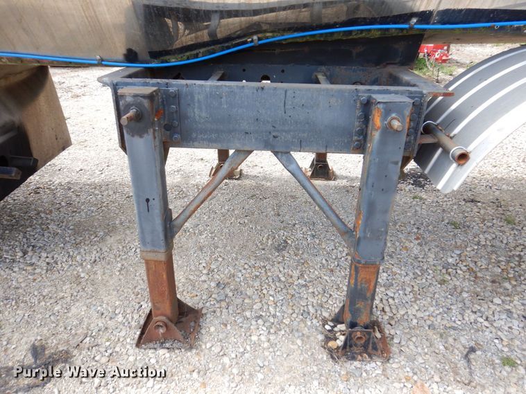 image for item KF9518 1978 Fruehauf  tank trailer