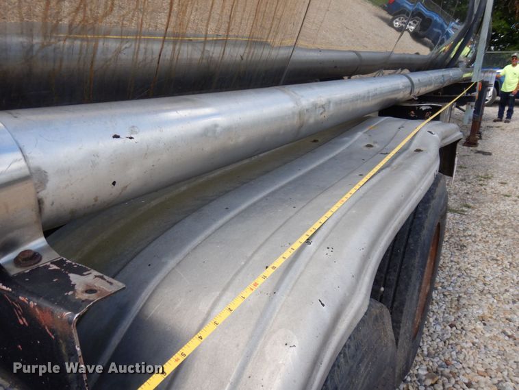 image for item KF9518 1978 Fruehauf  tank trailer