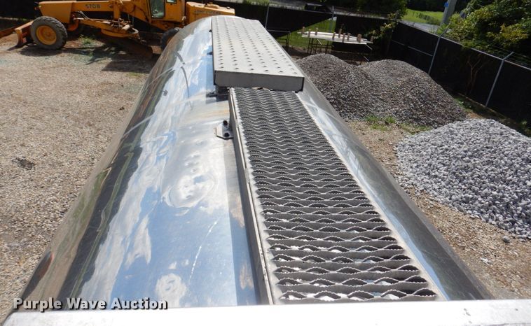 image for item KF9518 1978 Fruehauf  tank trailer