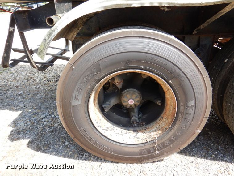 image for item KF9518 1978 Fruehauf  tank trailer