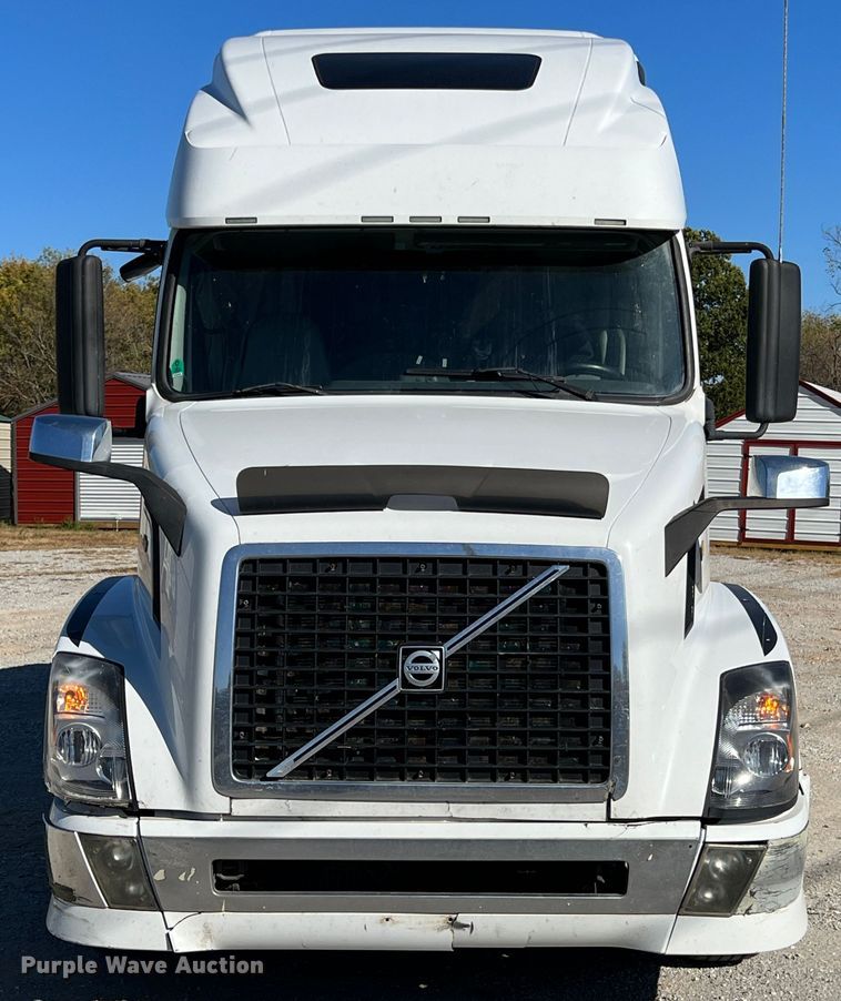 image for item KF9849 2009 Volvo VNL  semi truck