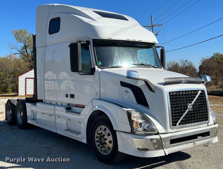 image for item KF9849 2009 Volvo VNL  semi truck