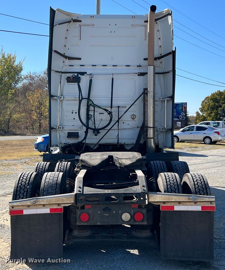 image for item KF9849 2009 Volvo VNL  semi truck