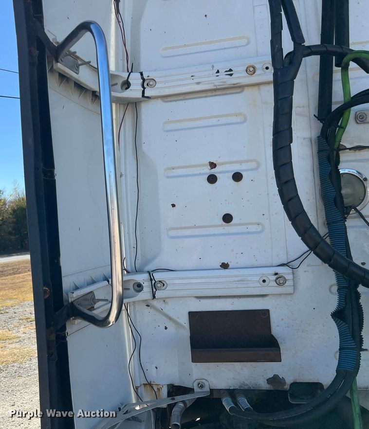 image for item KF9849 2009 Volvo VNL  semi truck