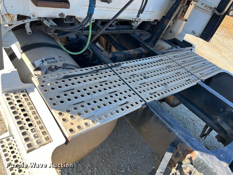 image for item KF9849 2009 Volvo VNL  semi truck