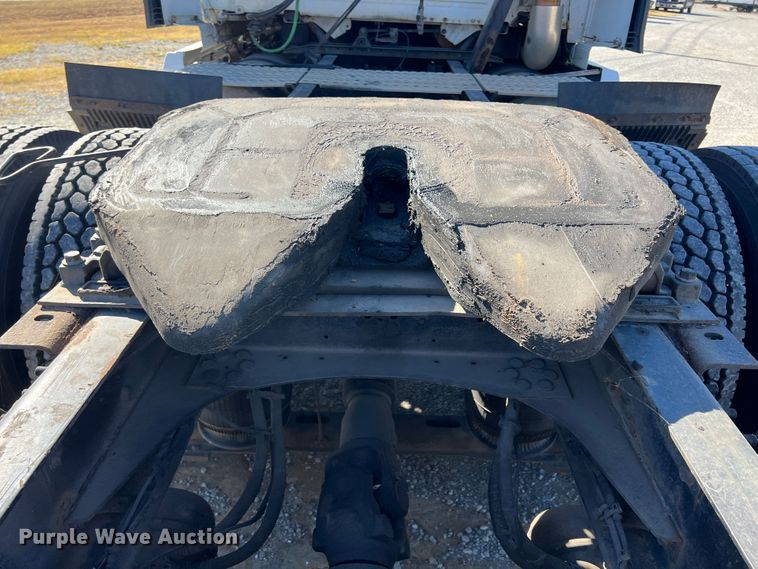 image for item KF9849 2009 Volvo VNL  semi truck