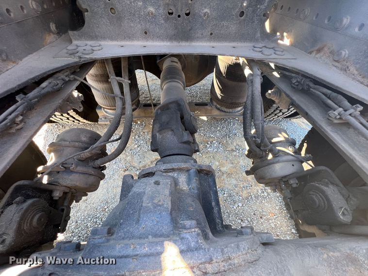 image for item KF9849 2009 Volvo VNL  semi truck