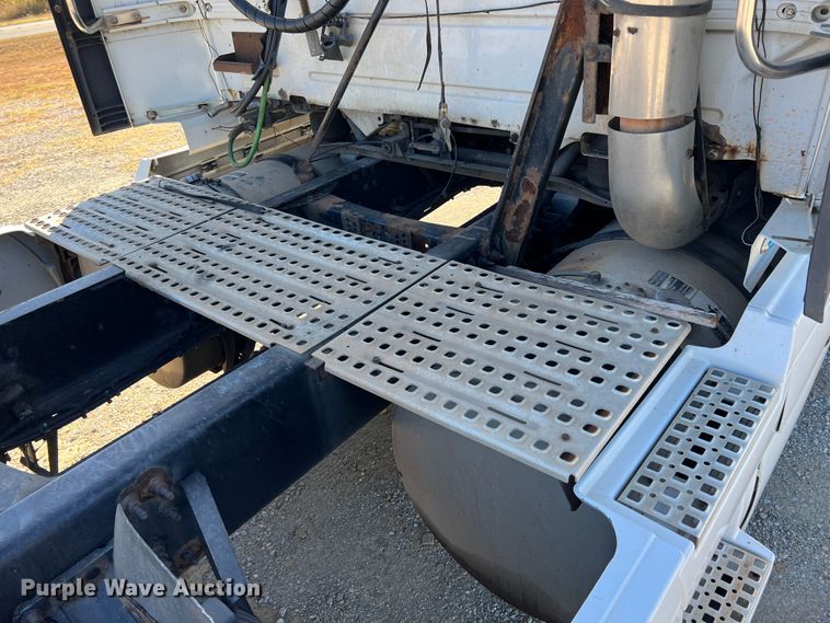 image for item KF9849 2009 Volvo VNL  semi truck