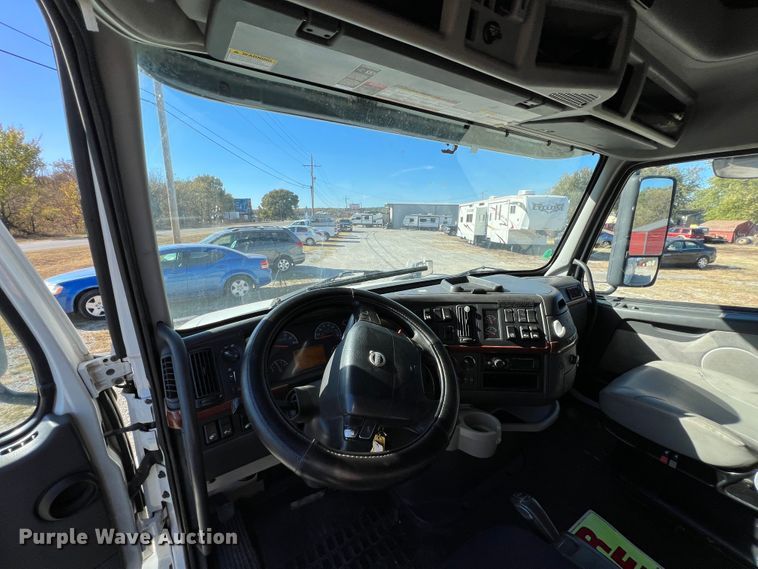 image for item KF9849 2009 Volvo VNL  semi truck