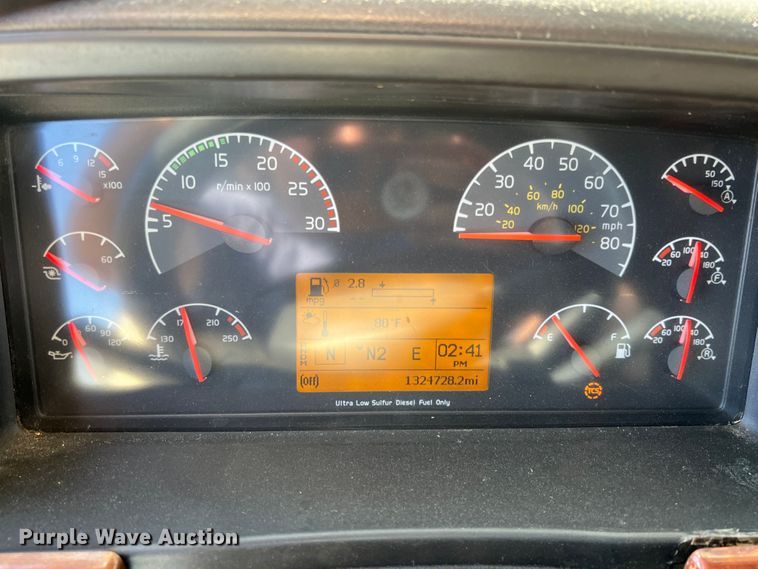 image for item KF9849 2009 Volvo VNL  semi truck