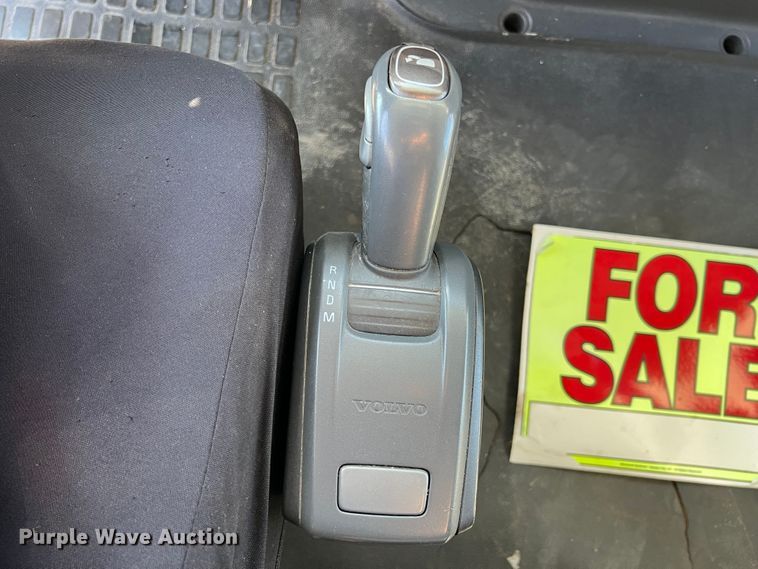 image for item KF9849 2009 Volvo VNL  semi truck